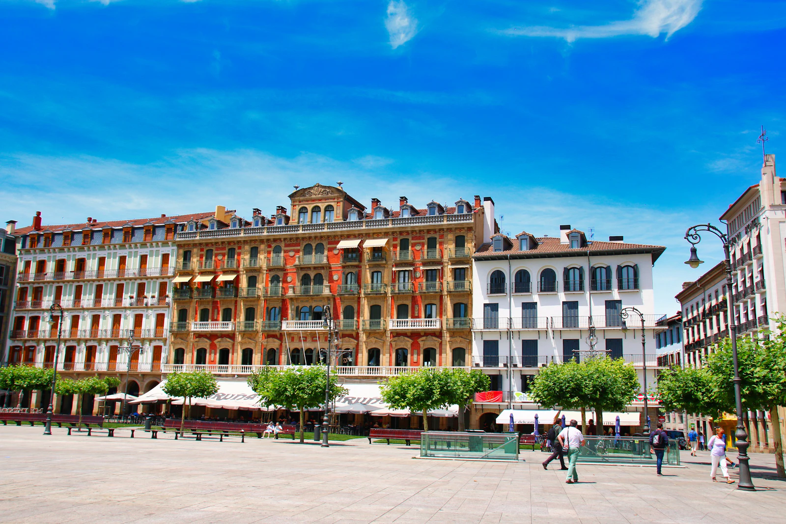 Fachadas de la Plaza del Castillo de Pamplona
